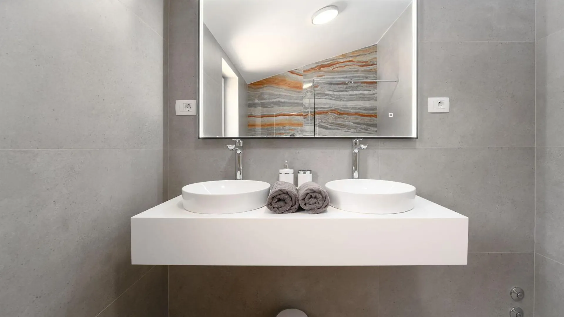 ורסאר Vila Paris 0*,